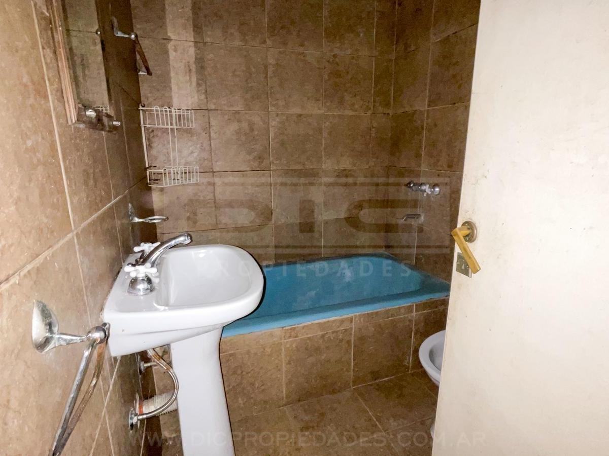 Casa 6 Dorm. Venta - Carapachay 3