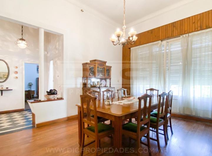 Chalet sobre lote de 13.40x70 a metros del río, excelente zona del Tigre, garage y parque de 400m 5
