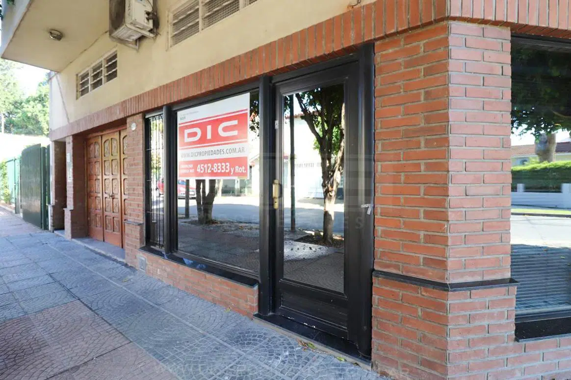 Muy buen Local en esquina calle transitada próximo a estación  - Villa Adelina 3
