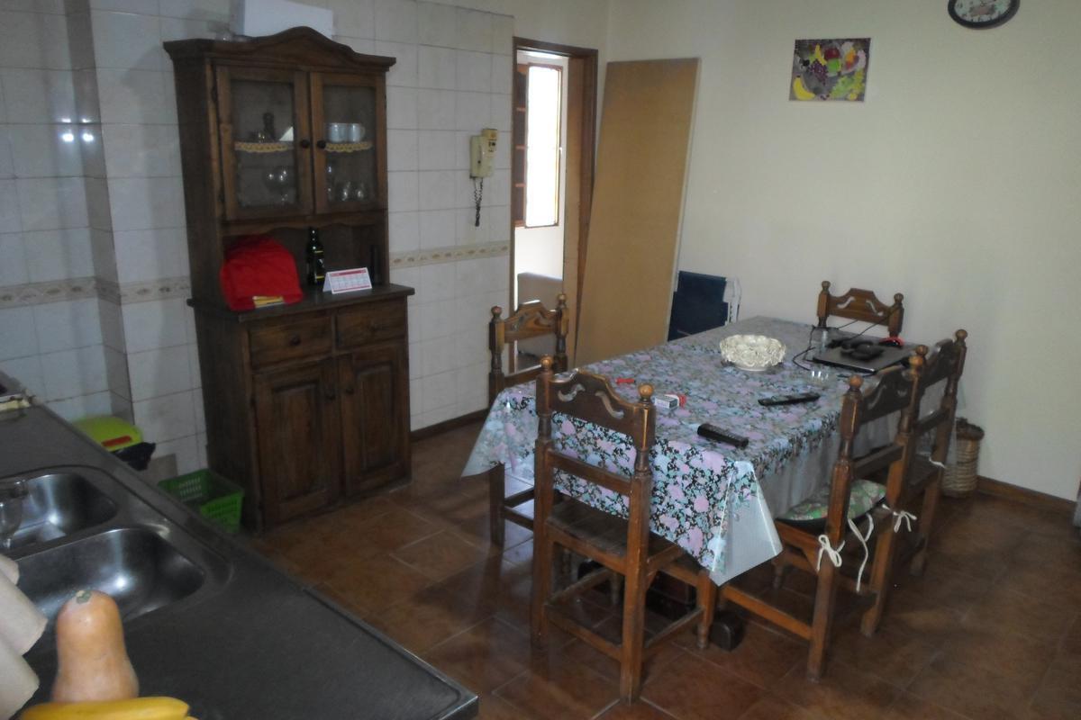 Buen Chalet 4 ambientes en 2 plantas  - Villa Ballester