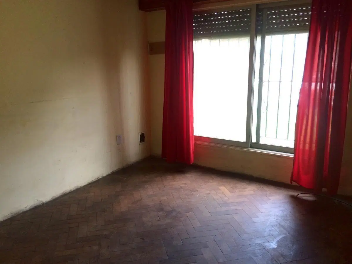 Casa 3 ambientes en 2 plantas sobre lote de 10 x 31- Villa Adelina 2