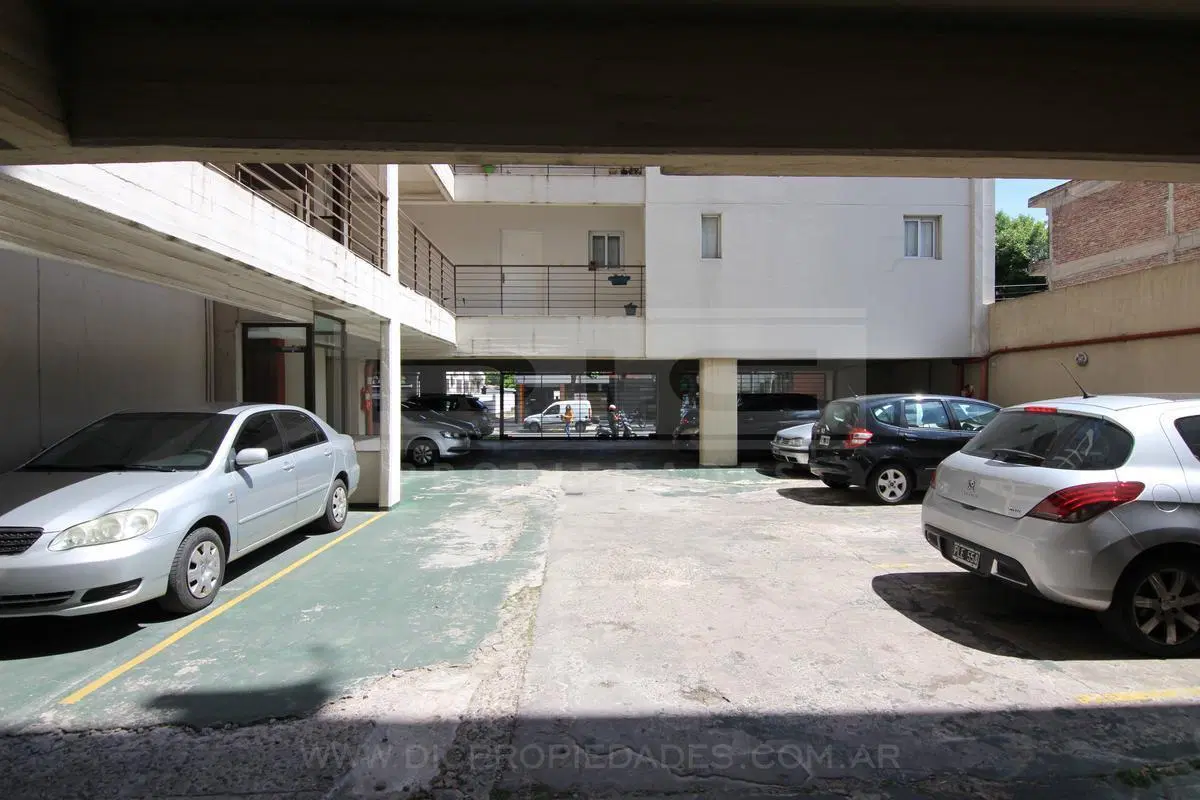 Cochera edificio Terrazas de Ugarte. Oportunidad!!- Munro 3
