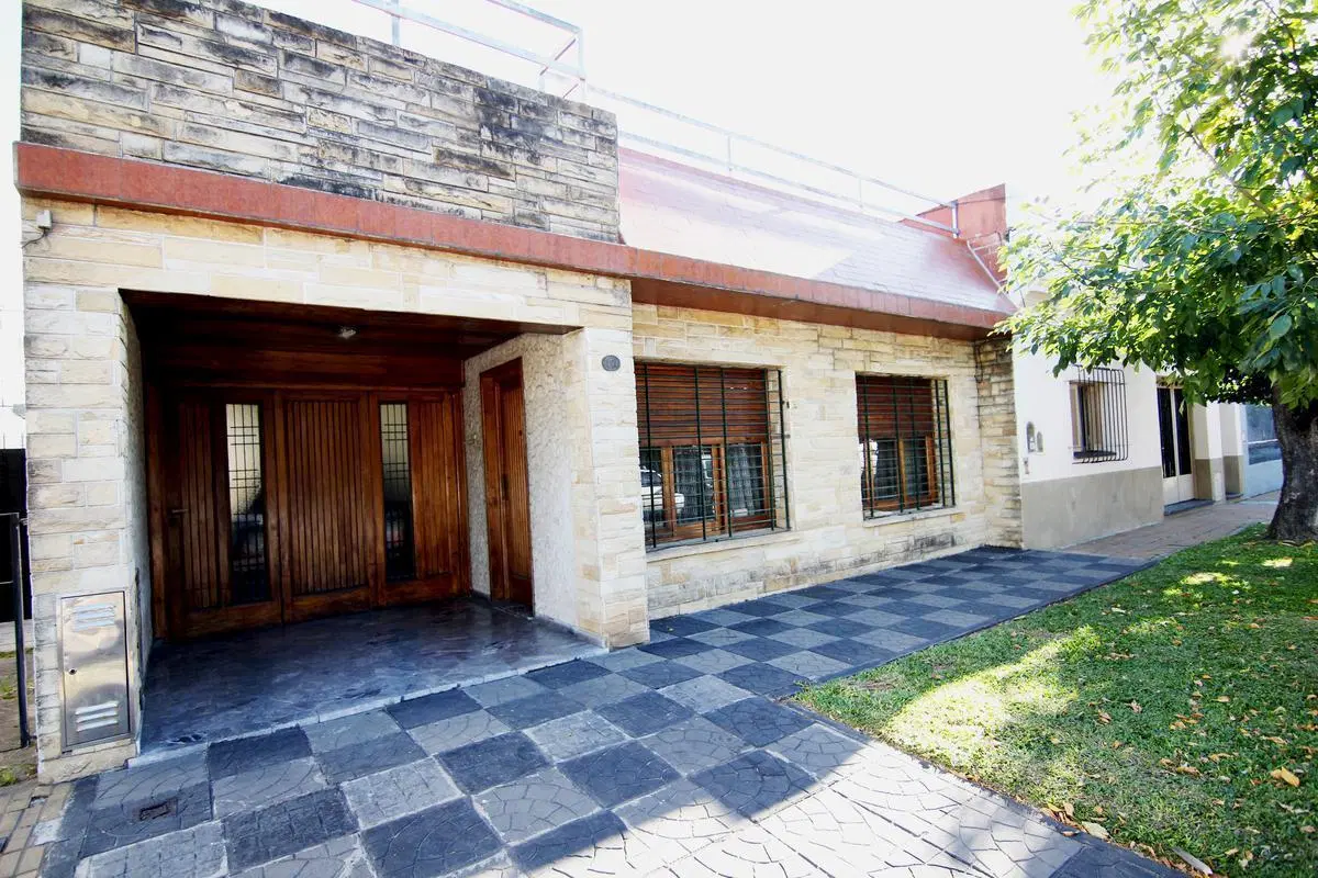 Casa 4/5 amb ideal multifamiliar en muy buena ubicación Venta - Carapachay 2