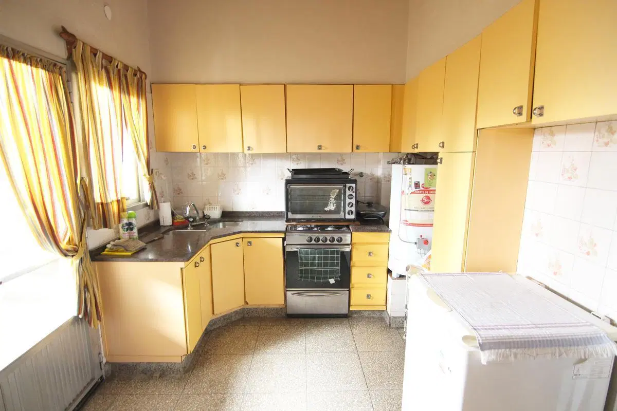 Casa 4/5 amb ideal multifamiliar en muy buena ubicación Venta - Carapachay 5