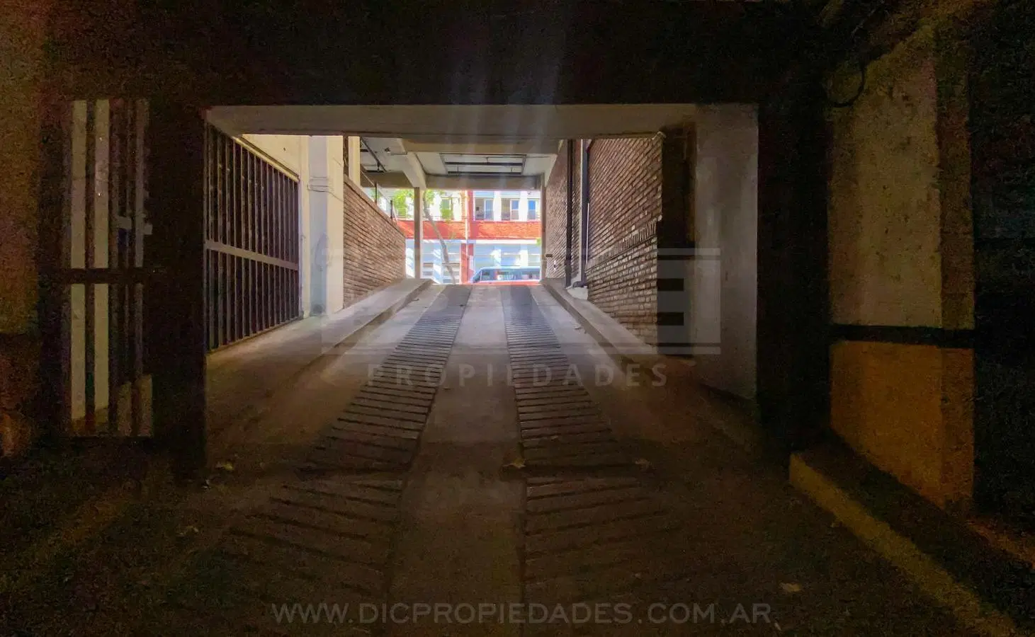 Cochera Venta - Olivos-Vias/Maipu 8
