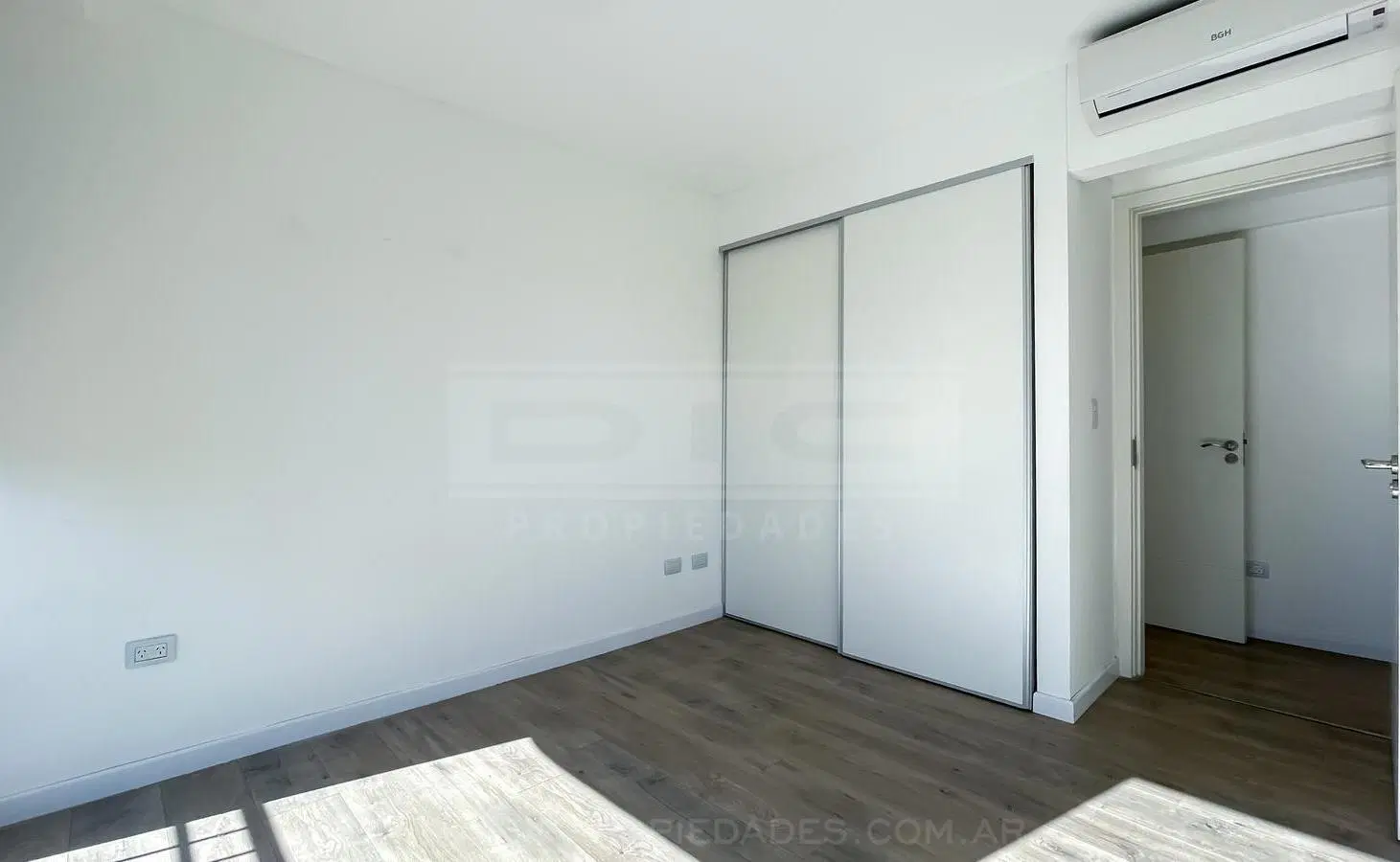 Departamento 4 ambientes Venta - San Isidro 4