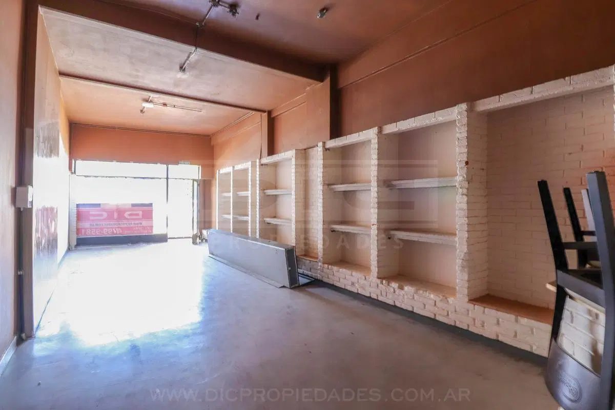 Local sobre av maipu zona comercial 36 m2 - Alquiler - Olivos 2