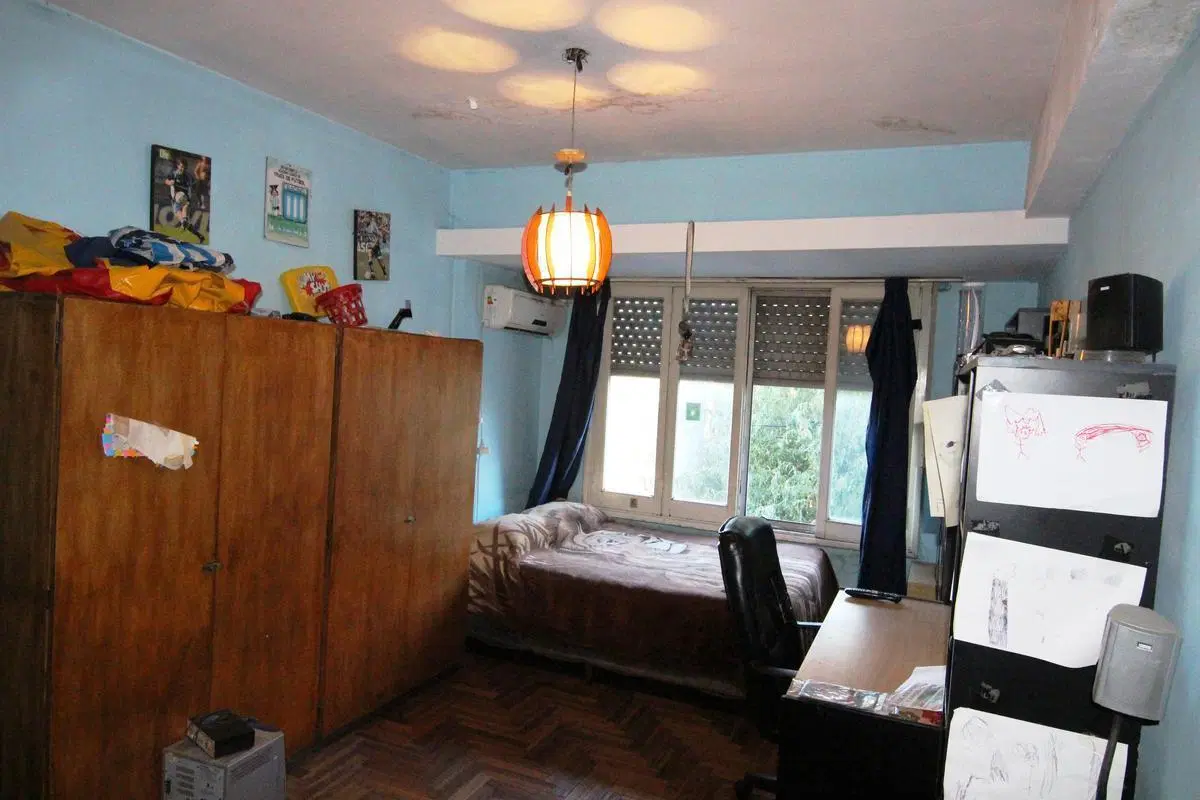 Casa 4 ambientes entrada independiente   galpon de 180m2. Zona Tren de la Costa. Venta en block 8