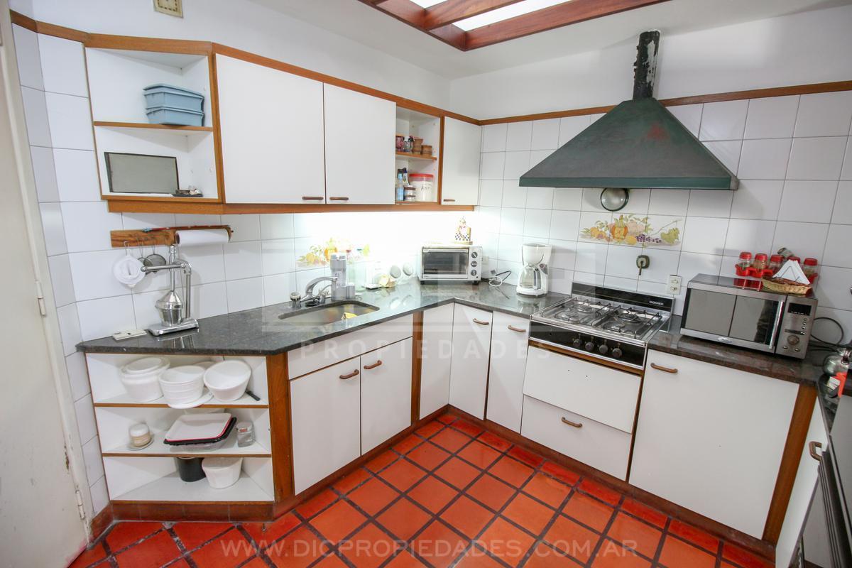 Foto de Chalet 4 ambientes c/garaje p/2 autos. Patio con piscina. Jardin y, imagen 3