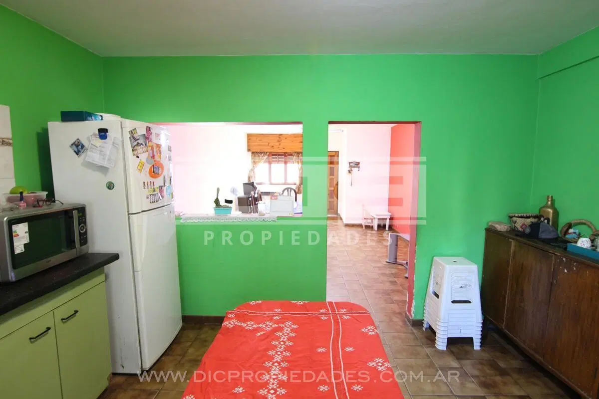 Excelente PH de 5 dormitorios, 2 baños y cochera. Terreno de 400m2 8
