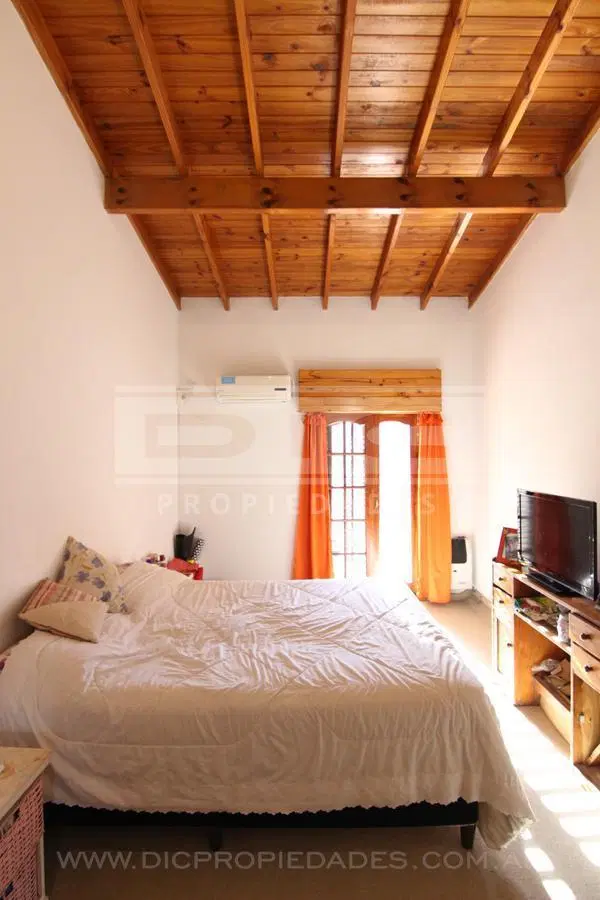 Excelente PH de 5 dormitorios, 2 baños y cochera. Terreno de 400m2 3