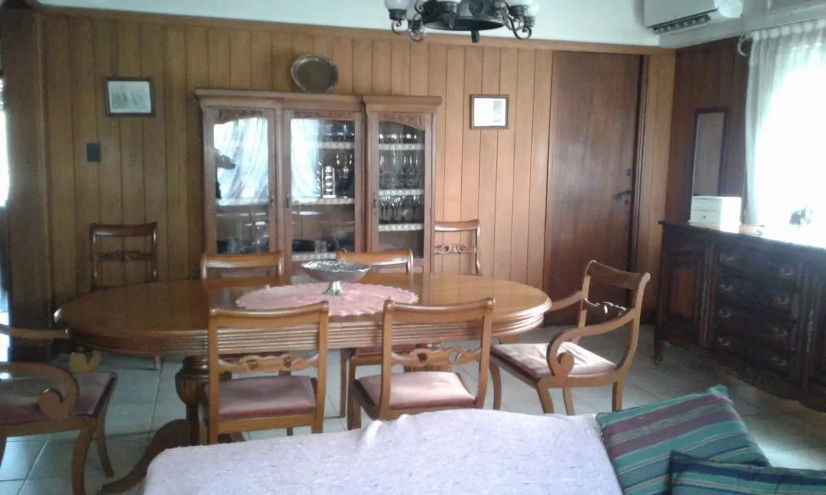 Muy lindo chalet de 4 dorm, 2 baños   2 toilette  en Pacheco 8