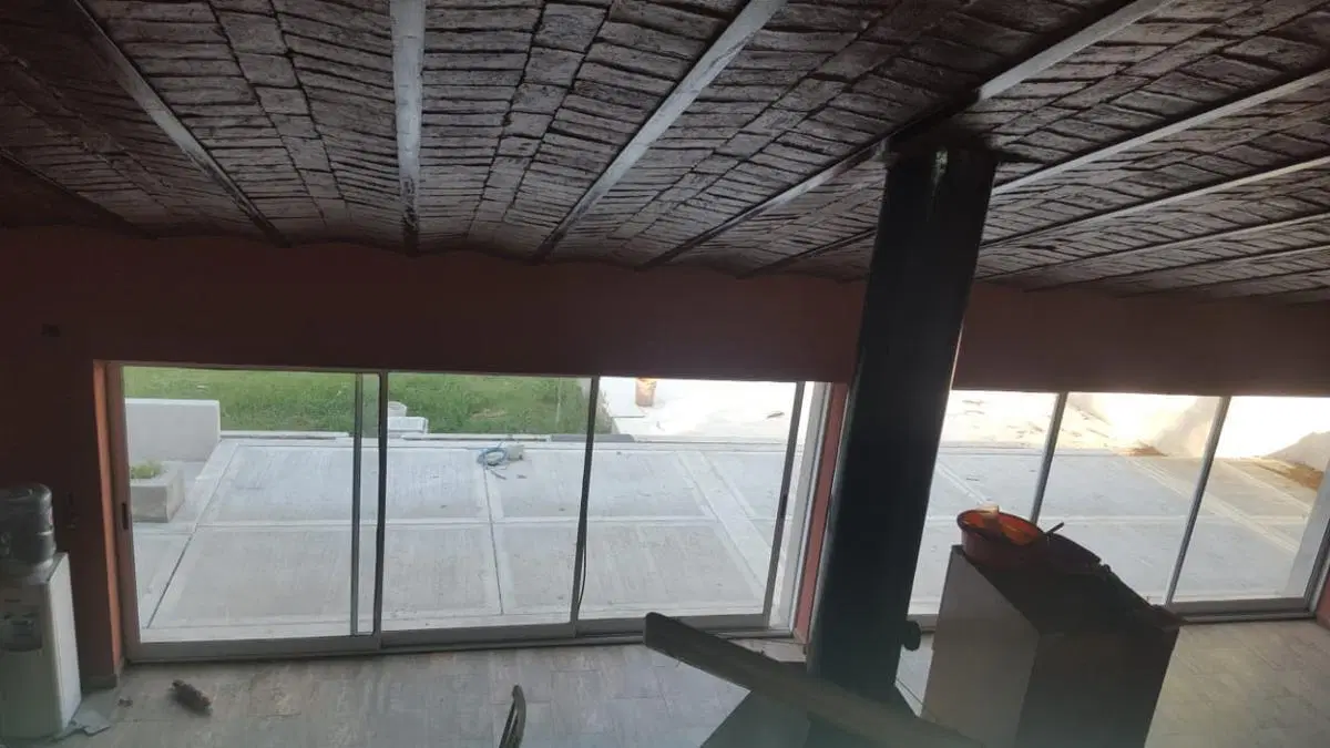 Excelente propiedad de categoría en Don Torcuato 8