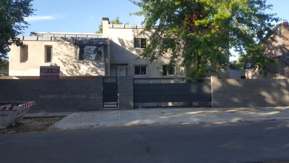 Excelente propiedad de categoría en Don Torcuato 3