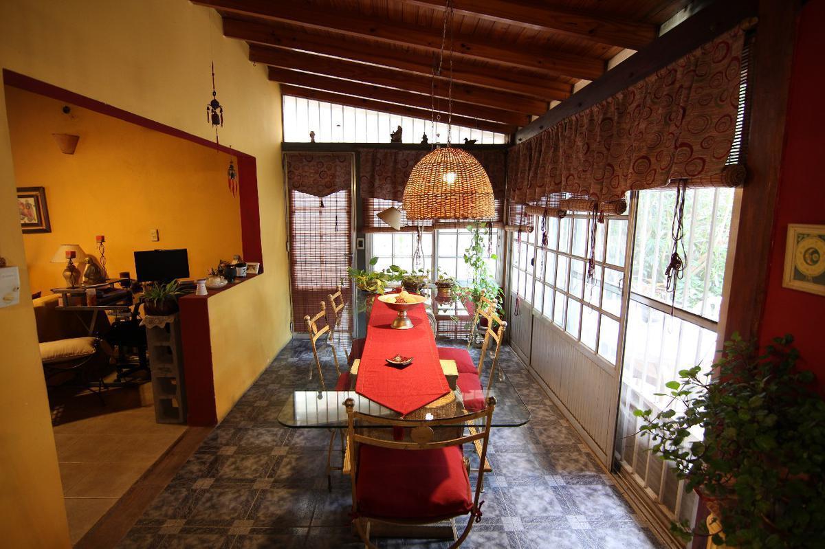 Foto de Casa sobre lote de 10x35 todo en una planta, jardín y entrada de autos, imagen 4