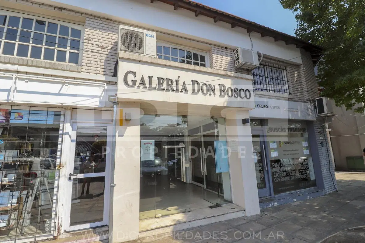 Local 72m2 c/espacio guardacoche en galería Don Bosco 8