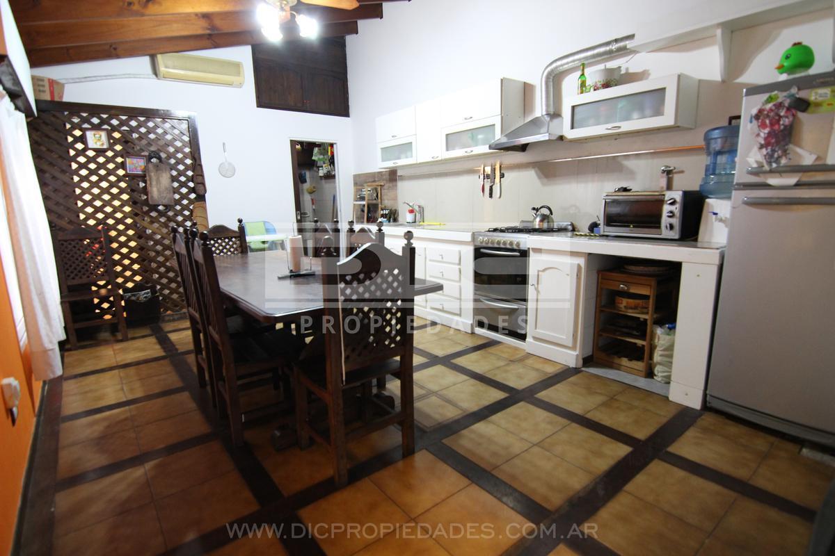 Foto de Casa de 3 amb c/cochera pasante, quincho y patio c/parrilla, imagen 3