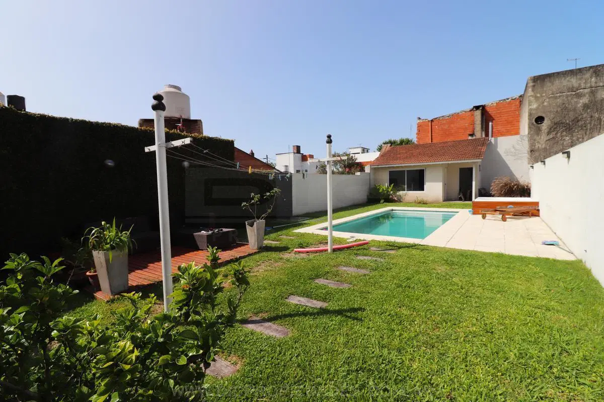Chalet 4 ambientes - Venta - Boulogne 8