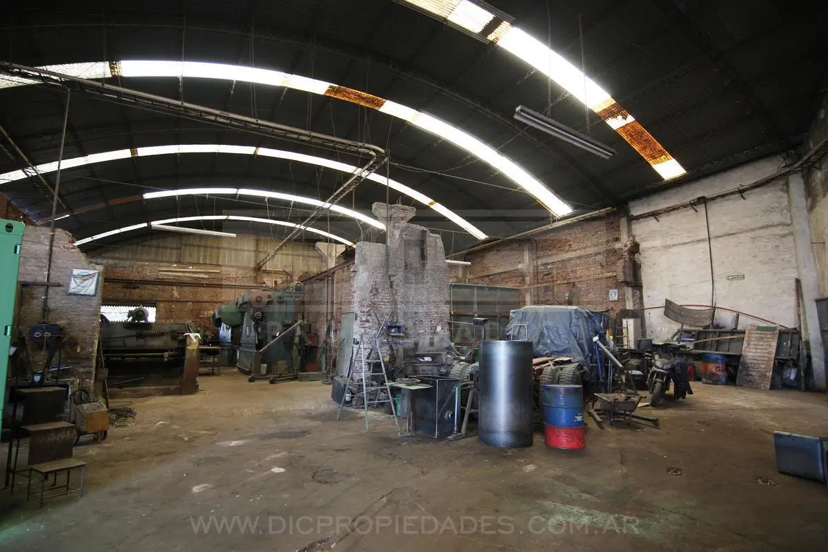 Deposito 1600m2 cub   5 oficinas - zonificación ID 2