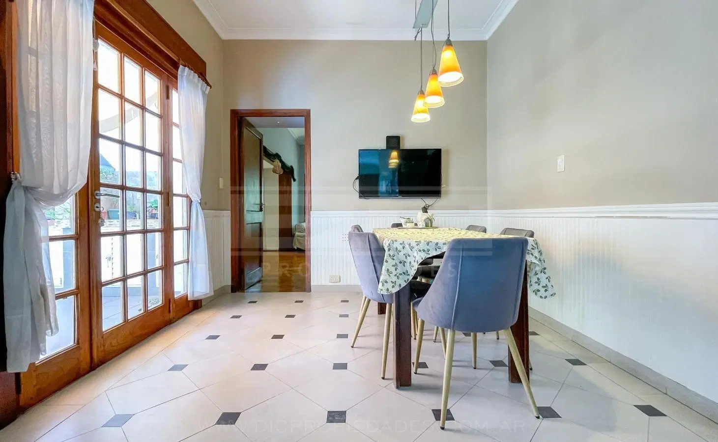 Casa 4 dormitorios Venta - La Lucila-Vias/Maipu 4