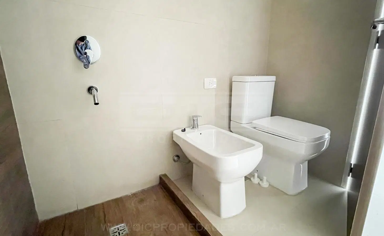 Excel dpto 3 amb c/suite A/estr. - Florida Mitre/Este 8