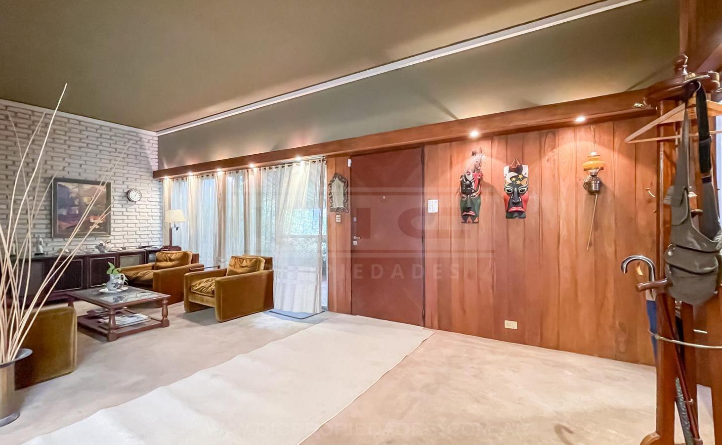 Foto de Casa 4 dormitorios Venta - Barrio Vicente López, imagen 2