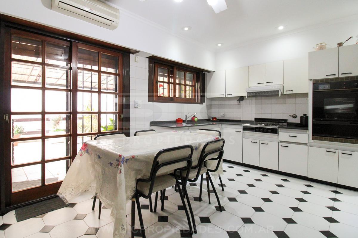 Foto de Casa 5 dormitorios Venta - Saavedra, imagen 2