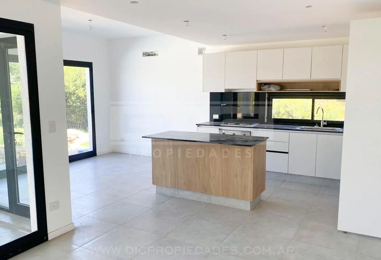 Casa 4 dormitorios Venta - Escobar 2