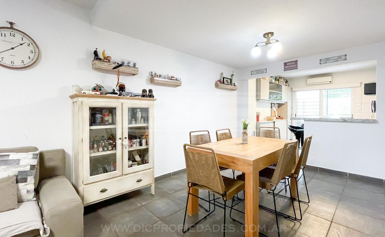 Foto de Triplex 4 dormitorios Venta - Olivos-Maipu/Uzal, imagen 2