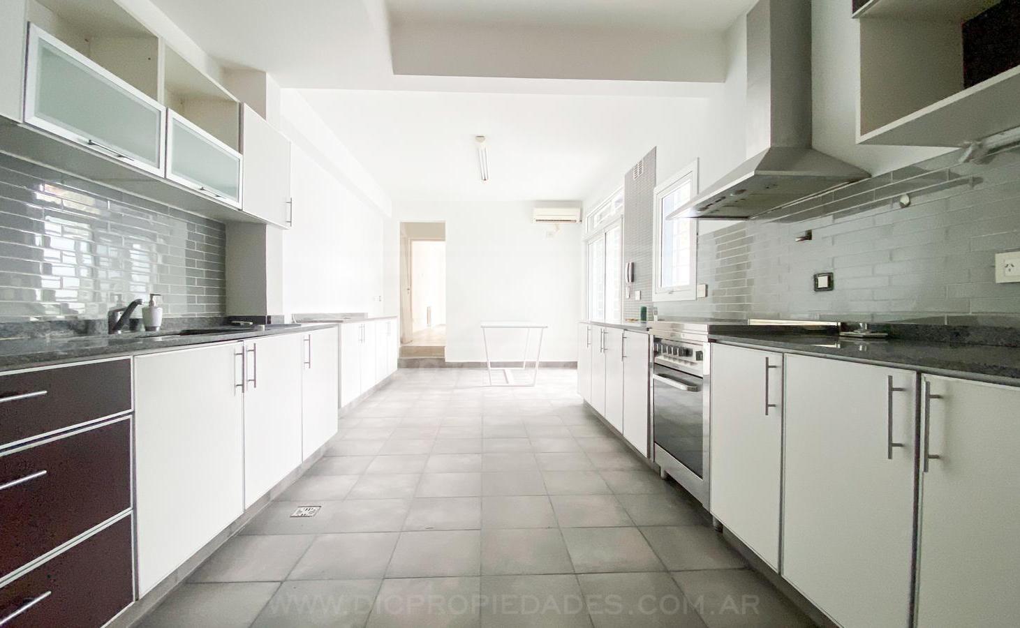 Foto de Casa 5 ambientes Venta - Olivos, imagen 4
