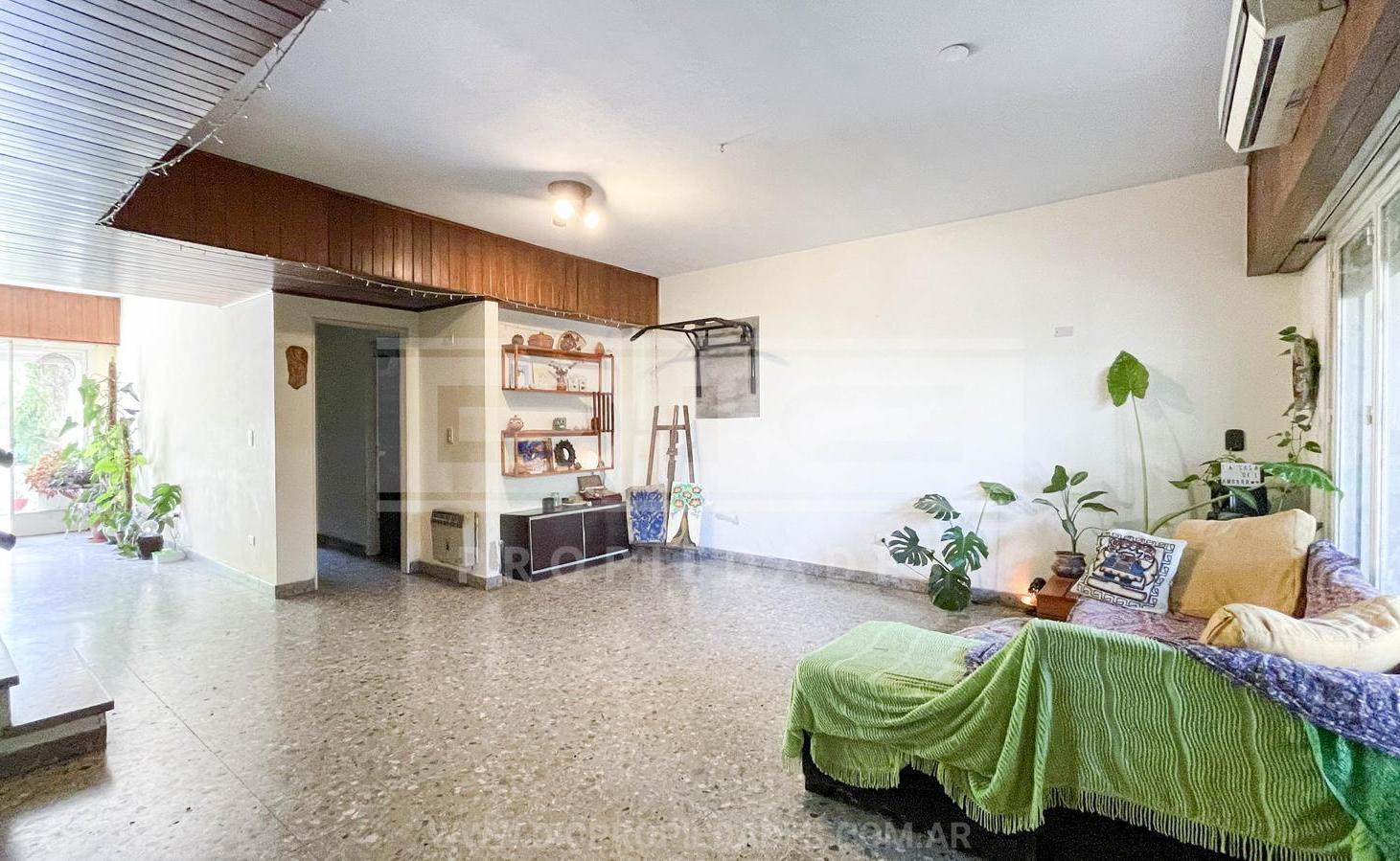 Foto de Chalet 4 dormitorios Venta - Olivos-Roche, imagen 1