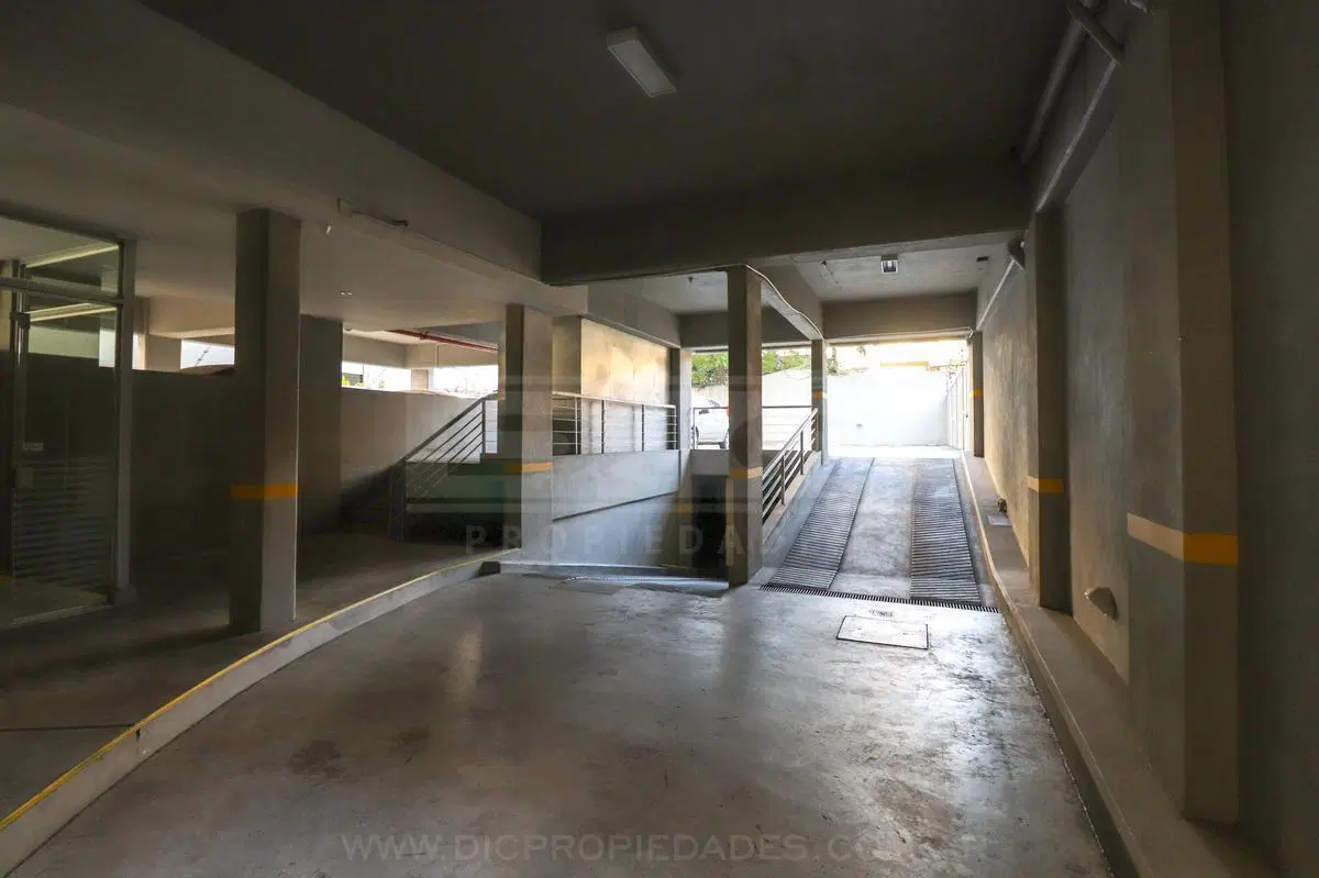 Cordoba 2500 - Fija Cubierta - Auto Grande - Acceso x Rampa 6