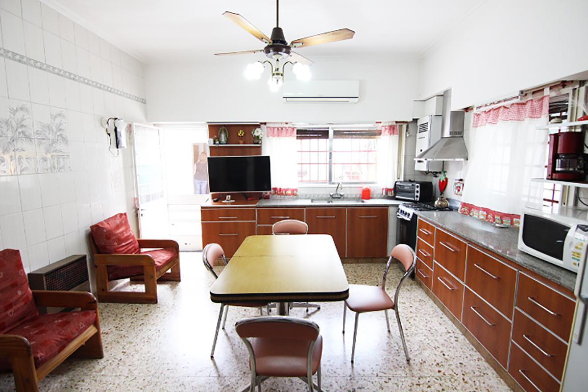 Foto de Muy buen chalet 4 ambientes apto credito en Olivos, imagen 2