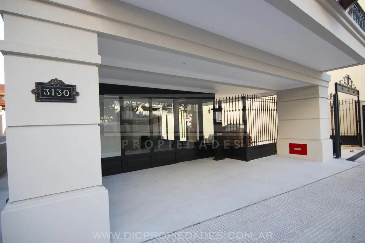 Excelente cochera cubierta en planta baja sobre Av. Maipu - Venta - Olivos 3