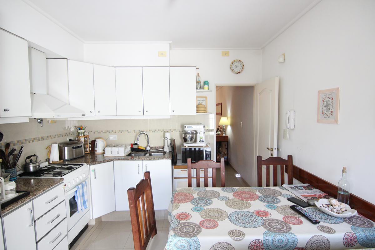 Foto de Inmejorable triplex 5 ambientes en excelente zona de Olivos., imagen 5