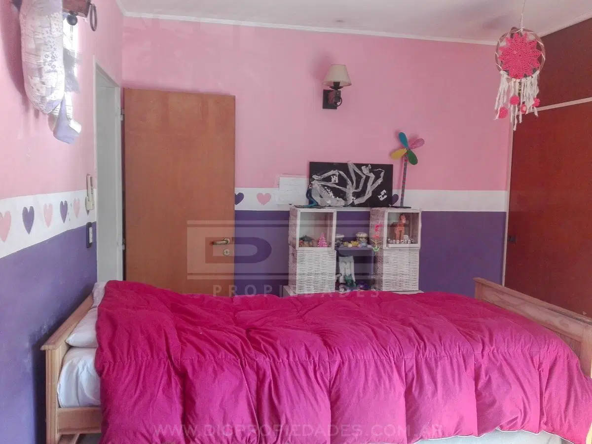 Casa 4 ambientes venta con balcon terraza y cochera en  Olivos 5