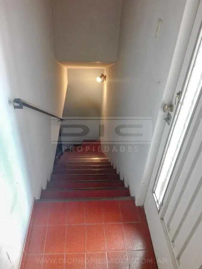 Casa 4 ambientes venta con balcon terraza y cochera en  Olivos 3
