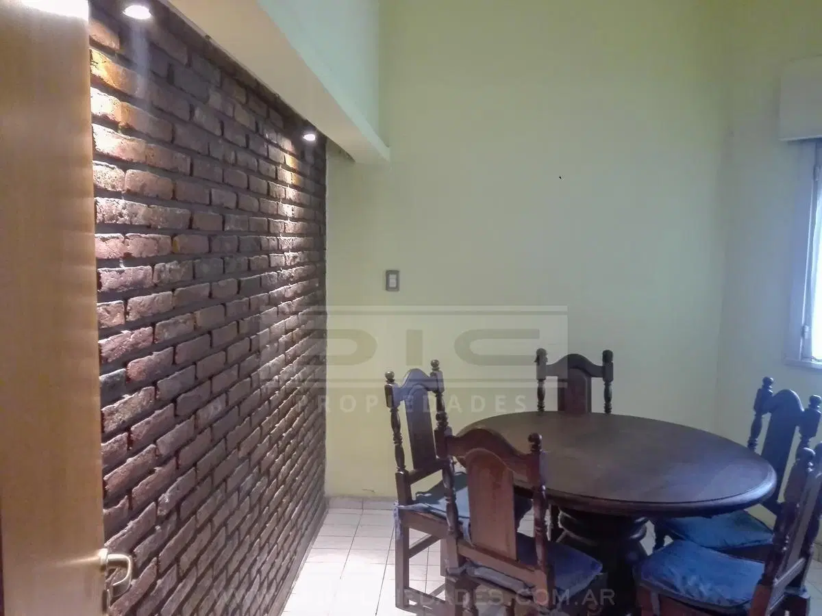 Casa 4 ambientes venta con balcon terraza y cochera en  Olivos 8