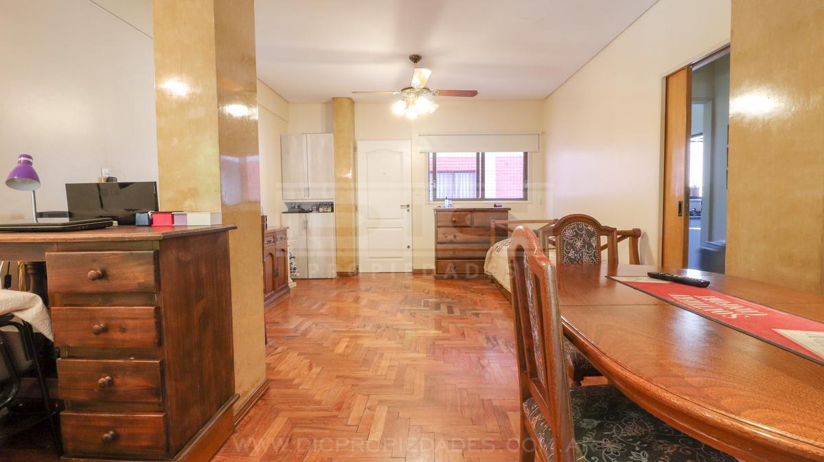 Foto de Departamento 2 ambientes venta ubicado en Olivos, imagen 2