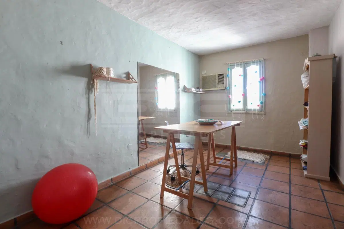 Chalet 6 ambientes venta con suite escritorio patio jardin y cochera en  Olivos 4
