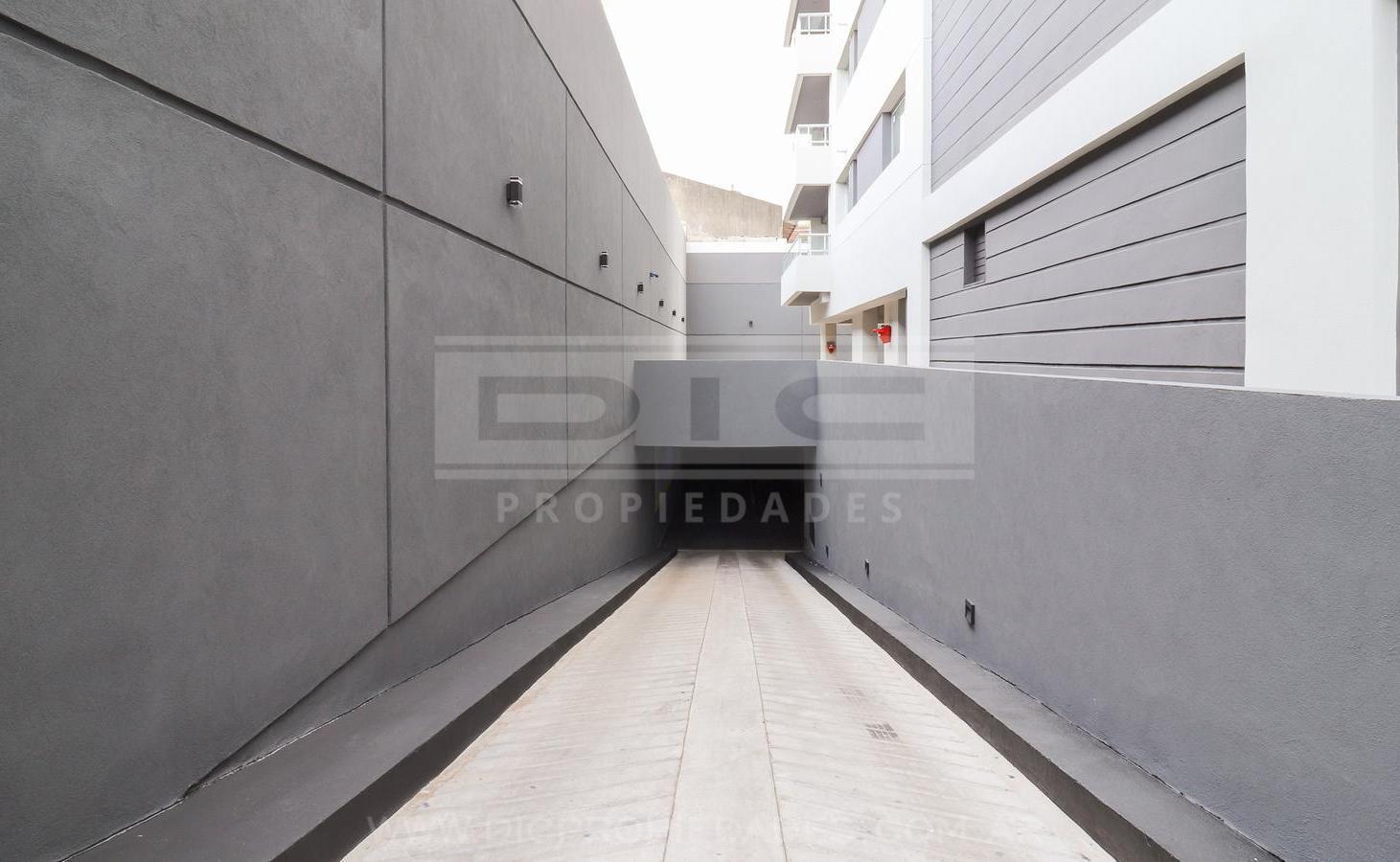 Foto de Cochera Venta - Olivos, imagen 2