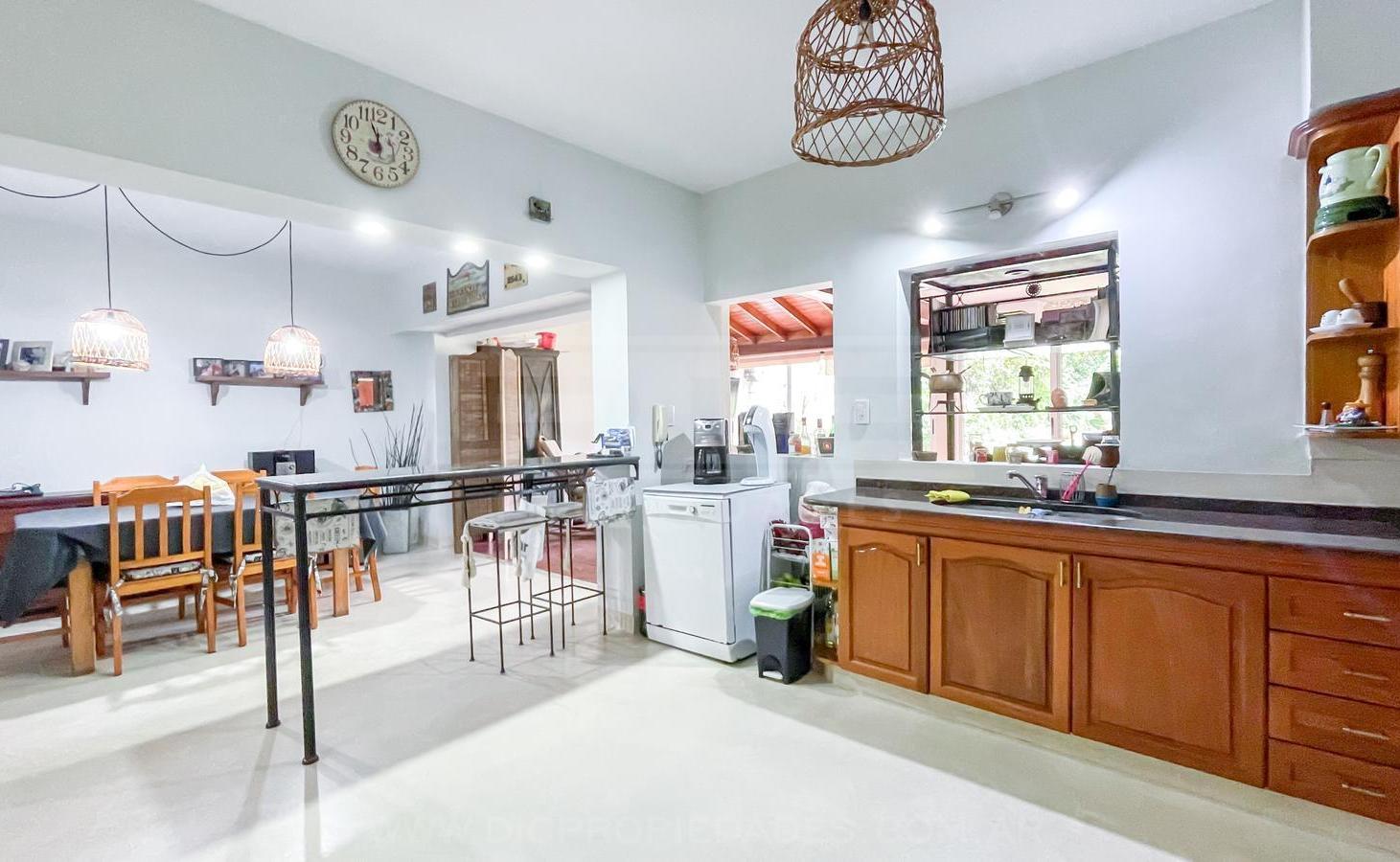 Foto de Chalet 4 dormitorios Venta - Olivos-Maipu/Uzal, imagen 3