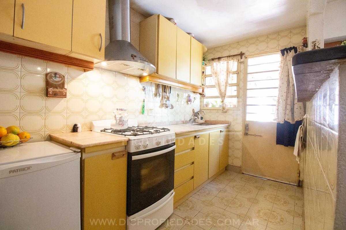 Foto de Casa 4 ambientes venta con jardin cochera y patio en Olivos, imagen 5
