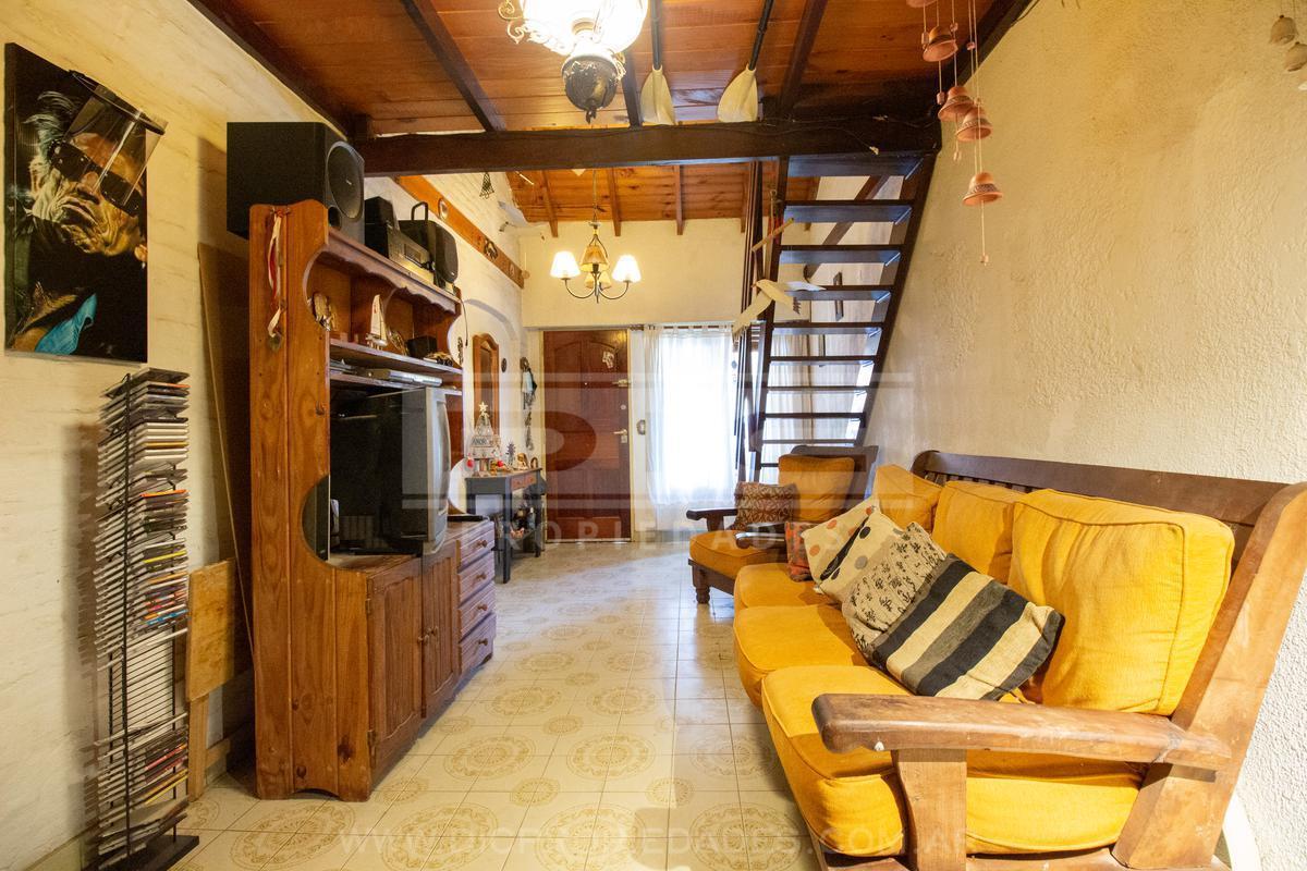 Foto de Casa 4 ambientes venta con jardin cochera y patio en Olivos, imagen 2