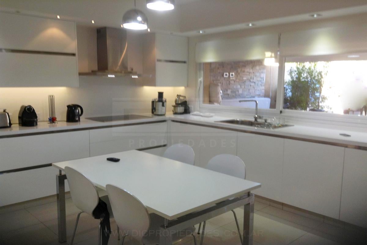 Foto de Duplex 4 ambientes Venta - Martinez Fleming / Panamericana, imagen 2