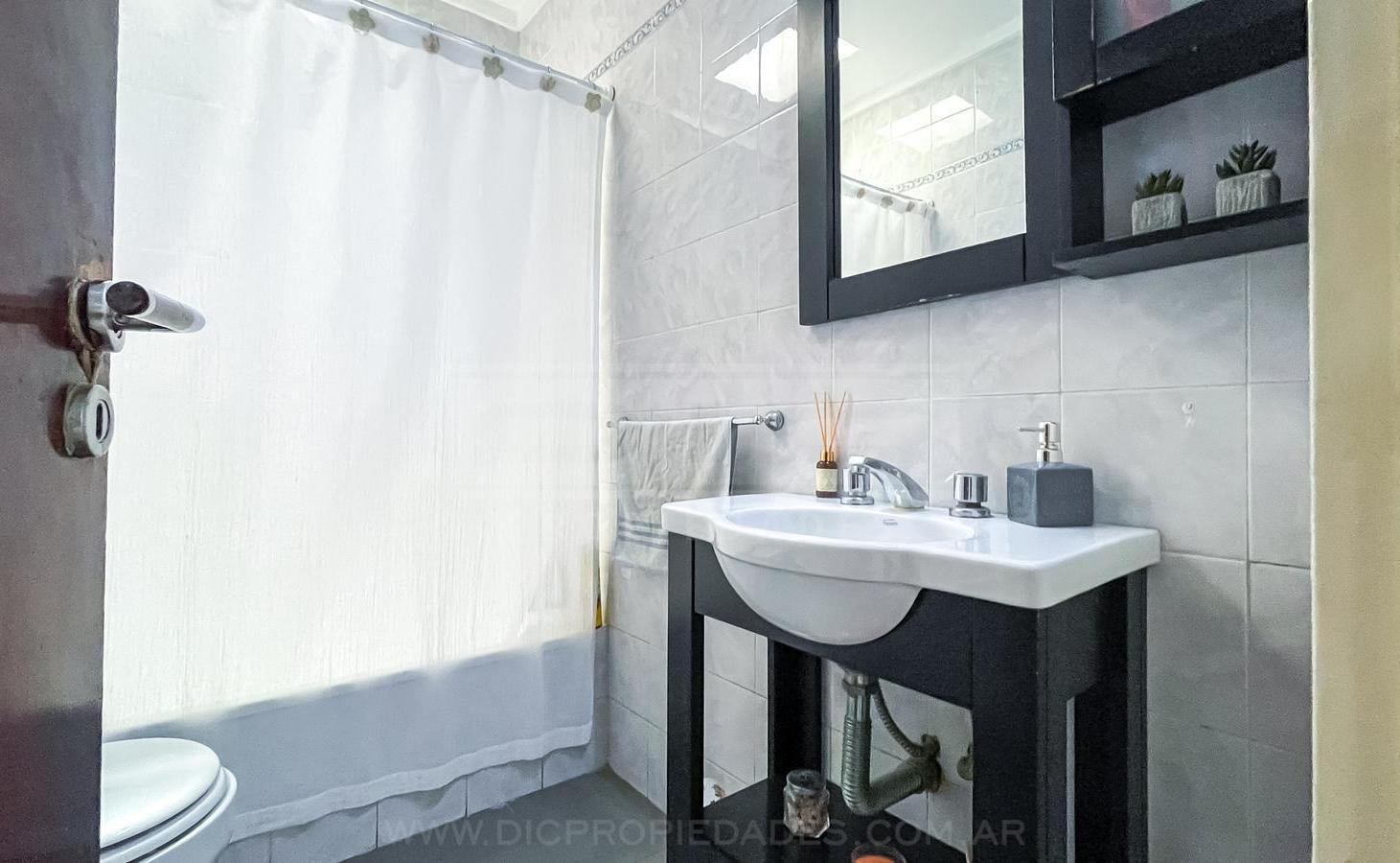 Foto de Casa 2 dormitorios Venta - Munro, imagen 2