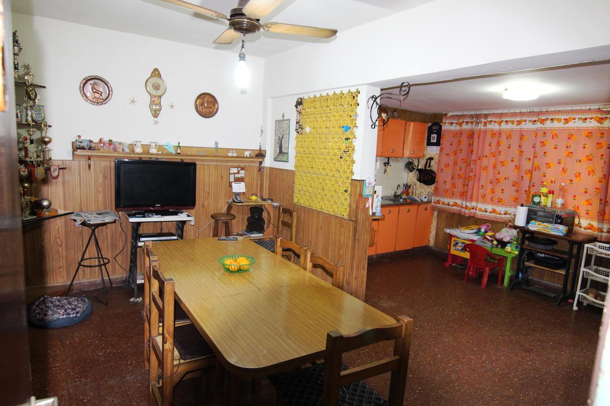 Foto de Casa 4 ambientes entrada independiente galpon de 180m2. Zona Tren de la, imagen 3
