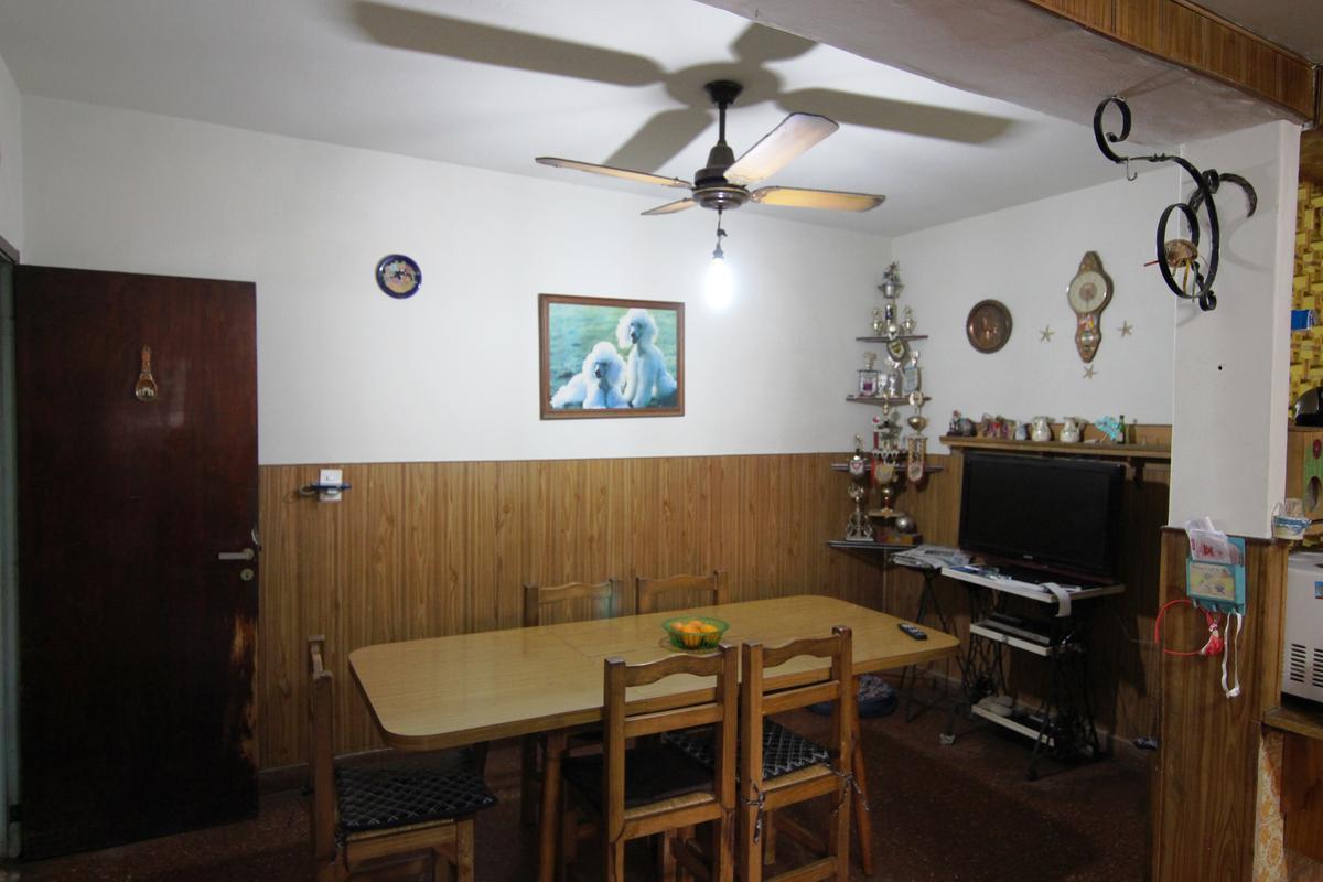 Foto de Casa 4 ambientes entrada independiente galpon de 180m2. Zona Tren de la, imagen 2