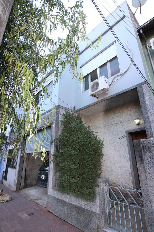 Foto de Galpon 180 m2 con jardin y vivienda 4 amb con patio. Venta en block, imagen 1