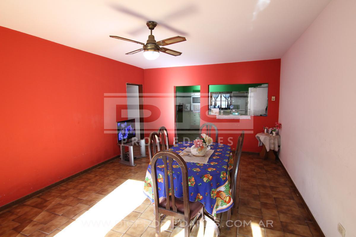 Foto de Excelente PH de 5 dormitorios, 2 baños y cochera. Terreno de 400m2, imagen 4